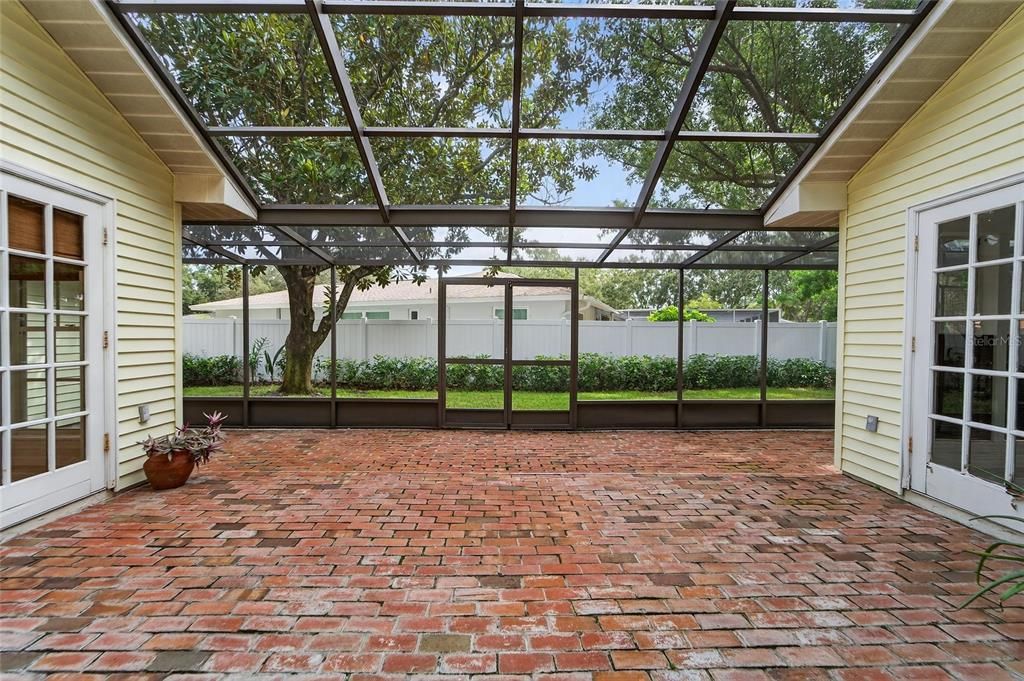 Activo con contrato: $630,000 (4 camas, 3 baños, 2240 Pies cuadrados)