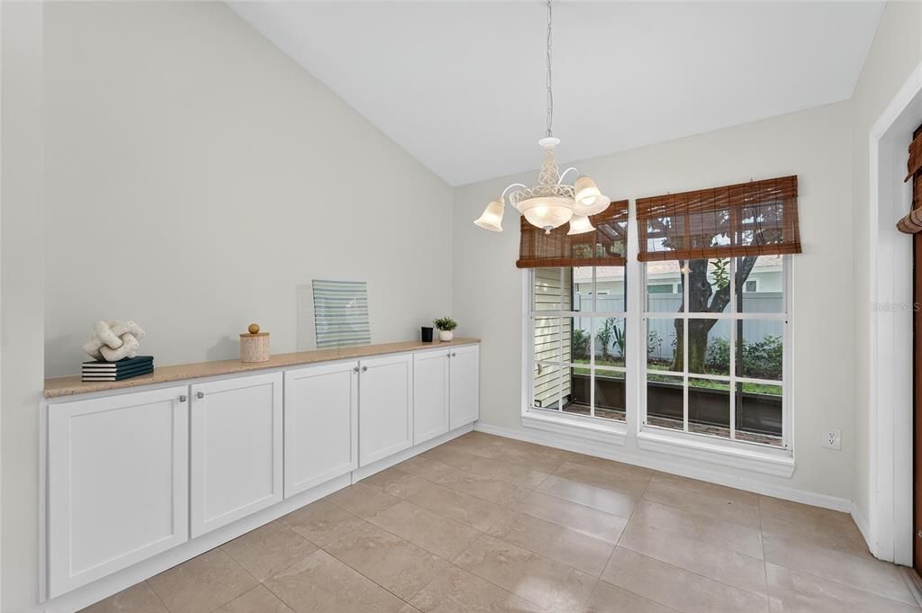 Activo con contrato: $630,000 (4 camas, 3 baños, 2240 Pies cuadrados)