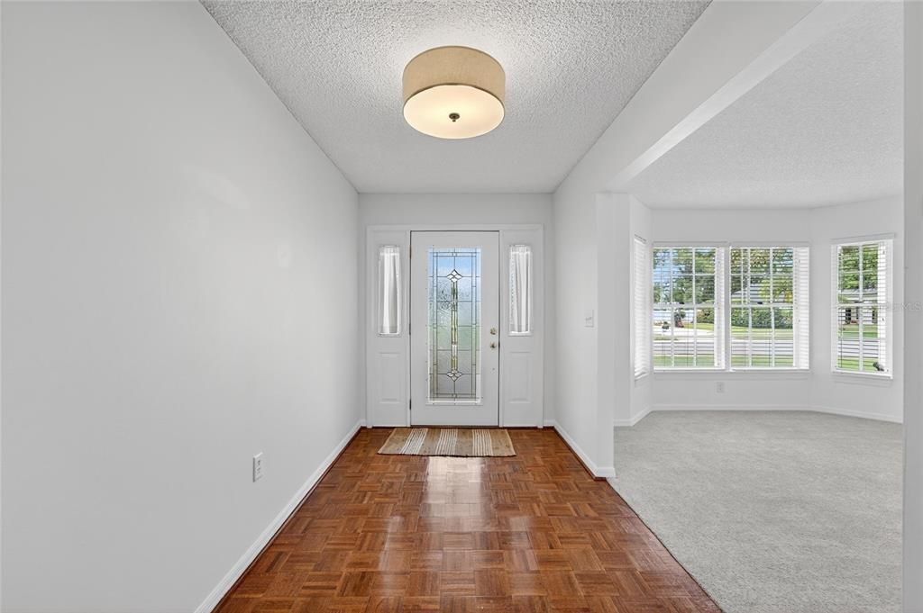 Activo con contrato: $630,000 (4 camas, 3 baños, 2240 Pies cuadrados)