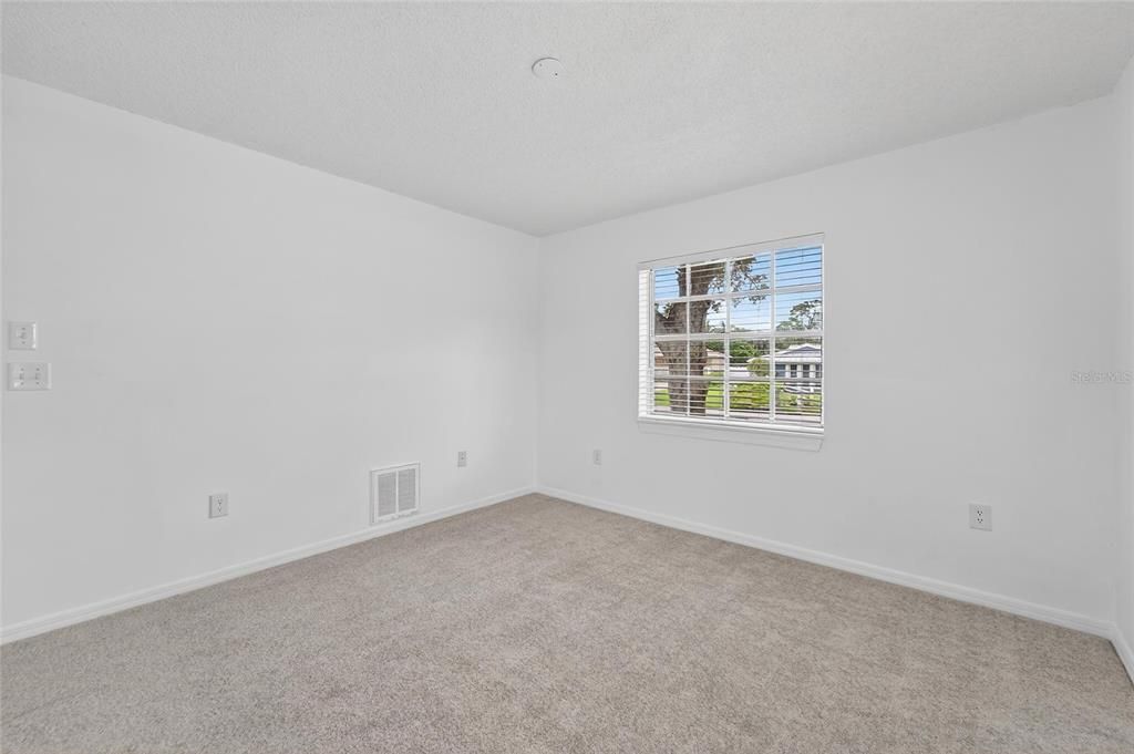 Activo con contrato: $630,000 (4 camas, 3 baños, 2240 Pies cuadrados)