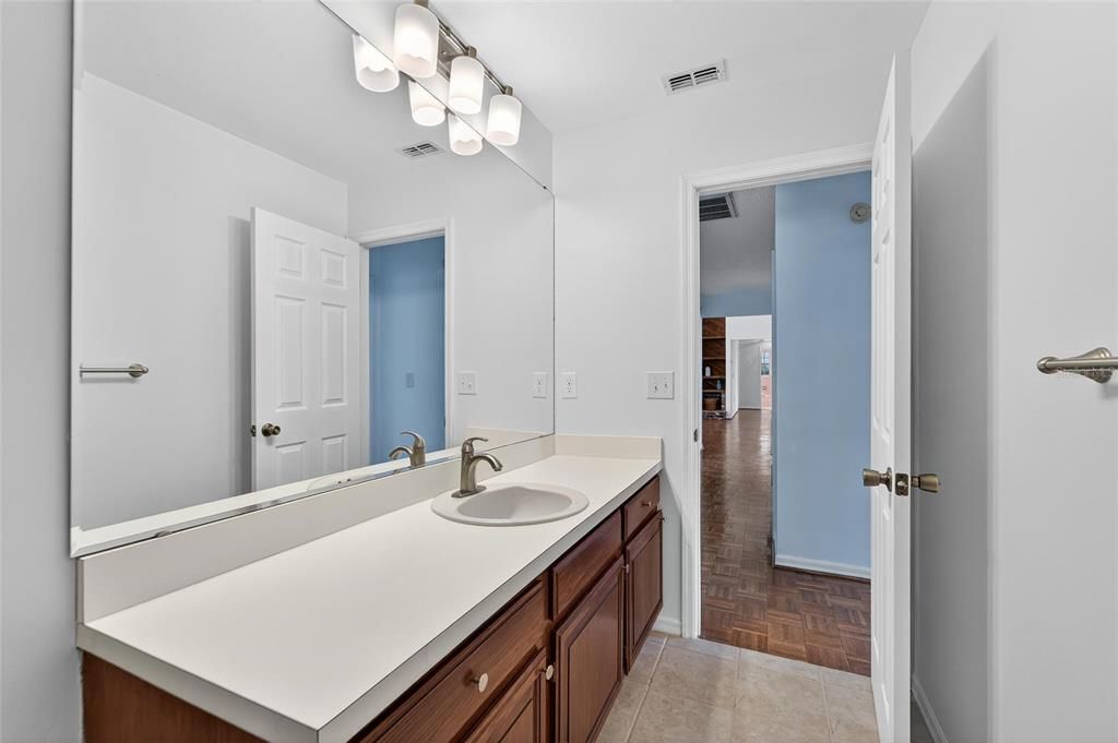 Activo con contrato: $630,000 (4 camas, 3 baños, 2240 Pies cuadrados)