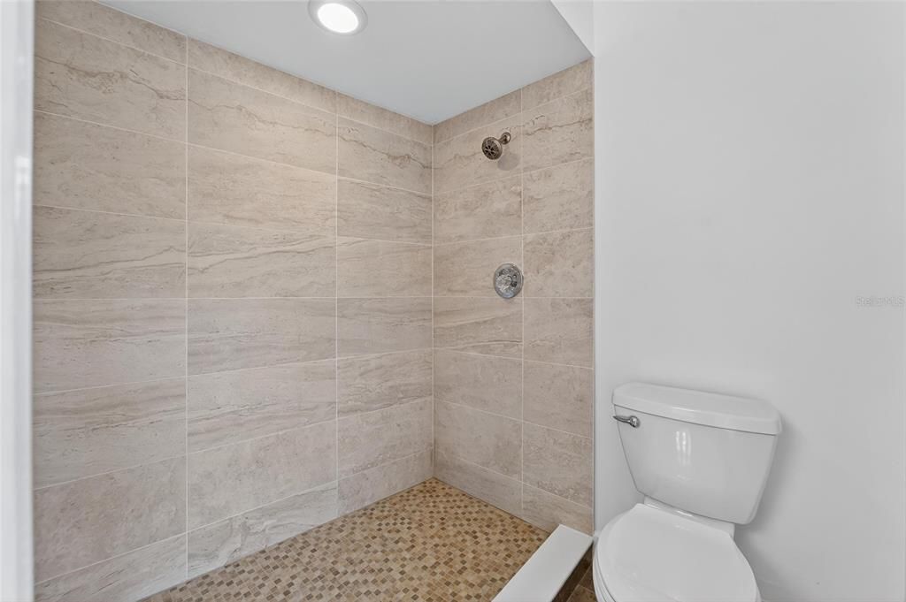 Activo con contrato: $630,000 (4 camas, 3 baños, 2240 Pies cuadrados)