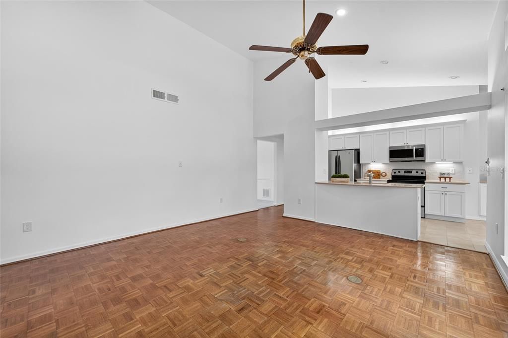 Activo con contrato: $630,000 (4 camas, 3 baños, 2240 Pies cuadrados)