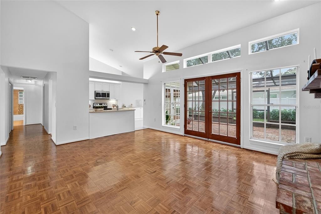 Activo con contrato: $630,000 (4 camas, 3 baños, 2240 Pies cuadrados)