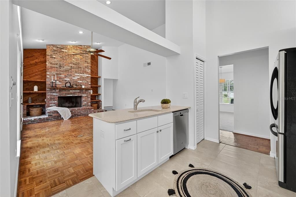 Activo con contrato: $630,000 (4 camas, 3 baños, 2240 Pies cuadrados)