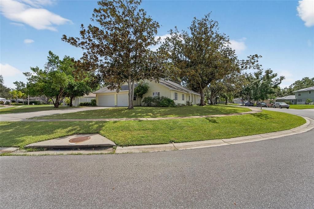 Activo con contrato: $630,000 (4 camas, 3 baños, 2240 Pies cuadrados)