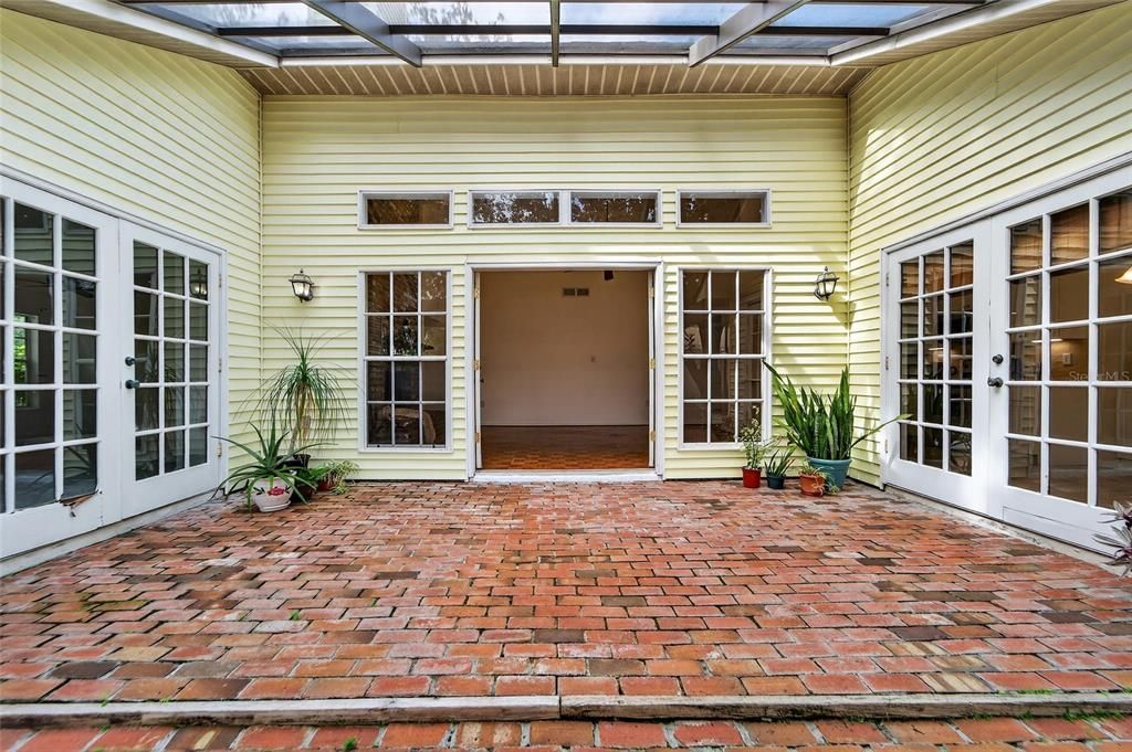 Activo con contrato: $630,000 (4 camas, 3 baños, 2240 Pies cuadrados)