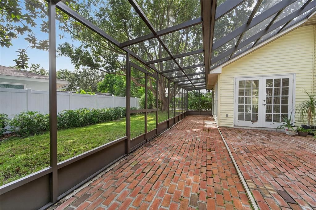 Activo con contrato: $630,000 (4 camas, 3 baños, 2240 Pies cuadrados)