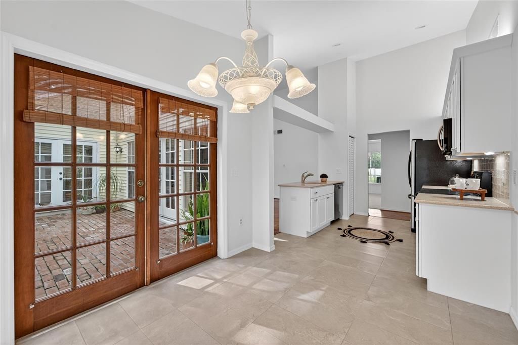 Activo con contrato: $630,000 (4 camas, 3 baños, 2240 Pies cuadrados)