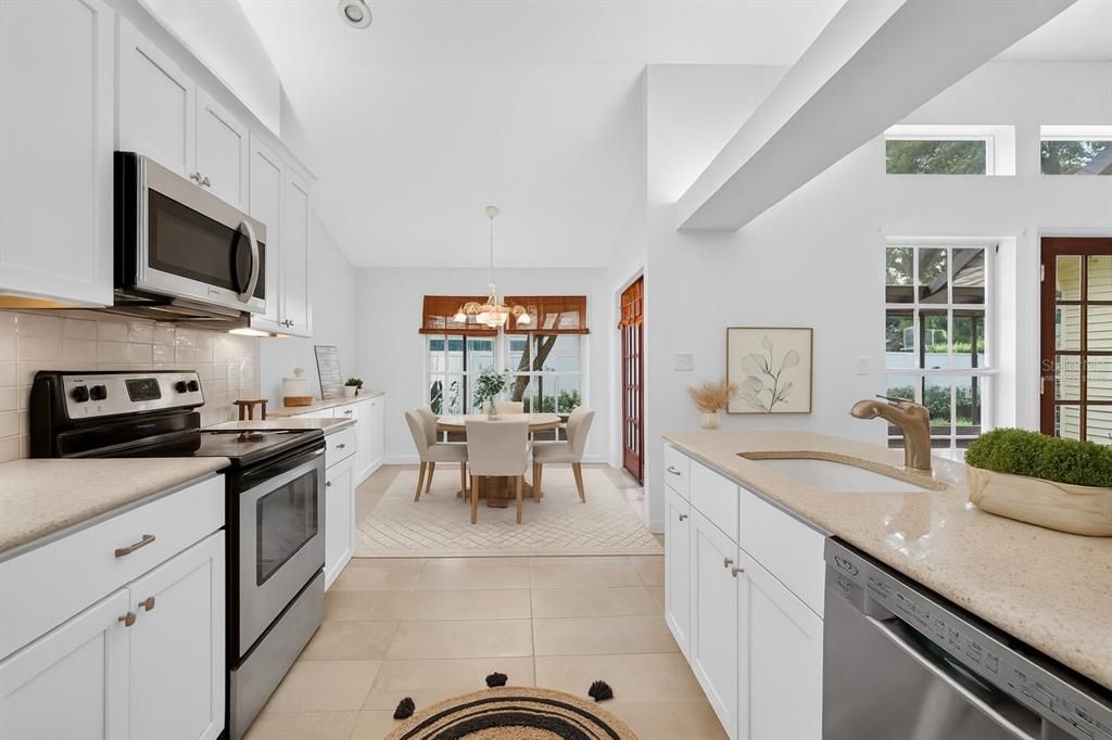 Activo con contrato: $630,000 (4 camas, 3 baños, 2240 Pies cuadrados)