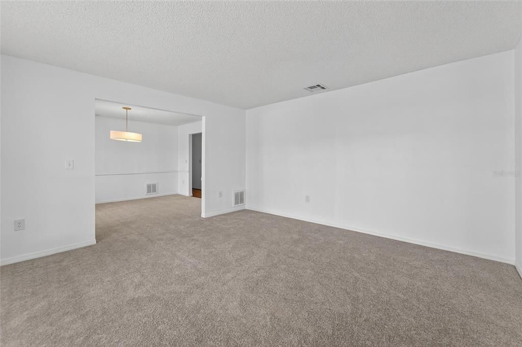 Activo con contrato: $630,000 (4 camas, 3 baños, 2240 Pies cuadrados)