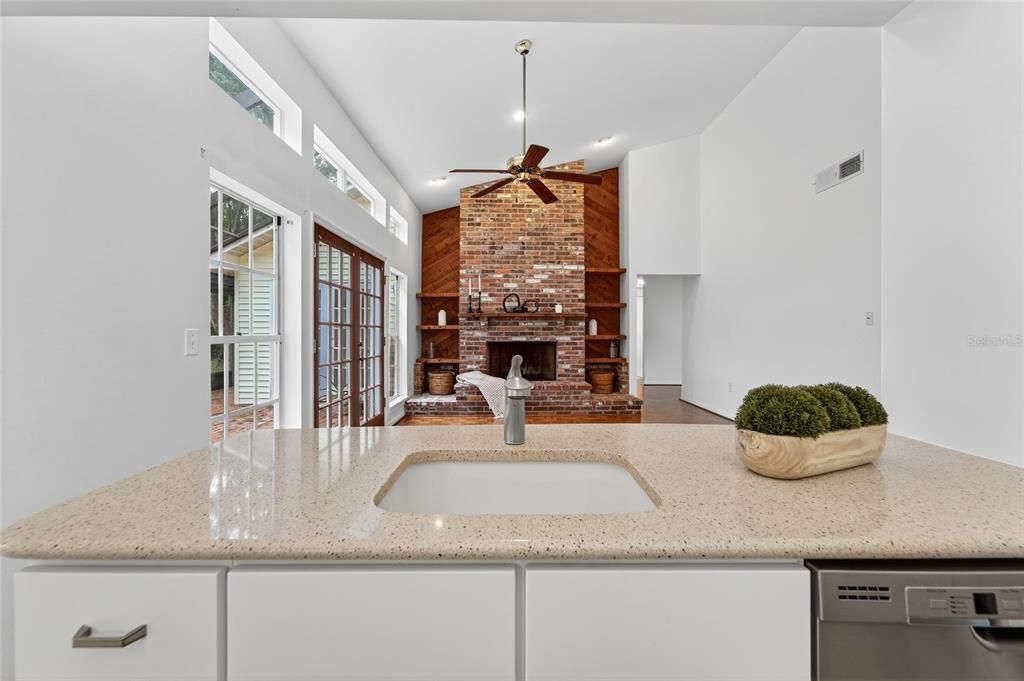 Activo con contrato: $630,000 (4 camas, 3 baños, 2240 Pies cuadrados)