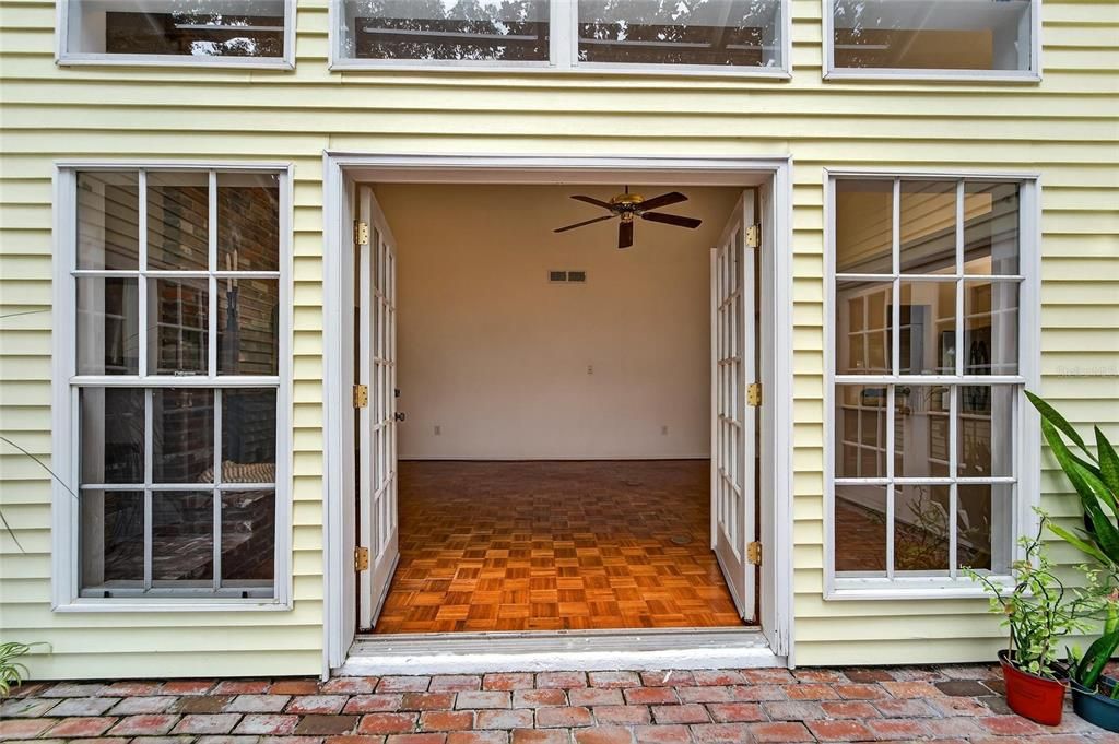 Activo con contrato: $630,000 (4 camas, 3 baños, 2240 Pies cuadrados)