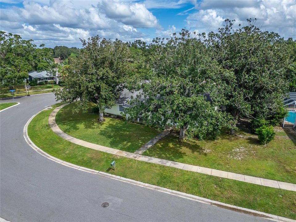 Activo con contrato: $630,000 (4 camas, 3 baños, 2240 Pies cuadrados)