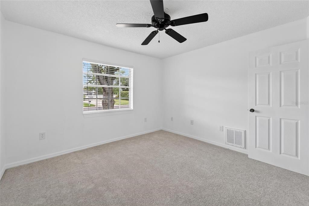 Activo con contrato: $630,000 (4 camas, 3 baños, 2240 Pies cuadrados)