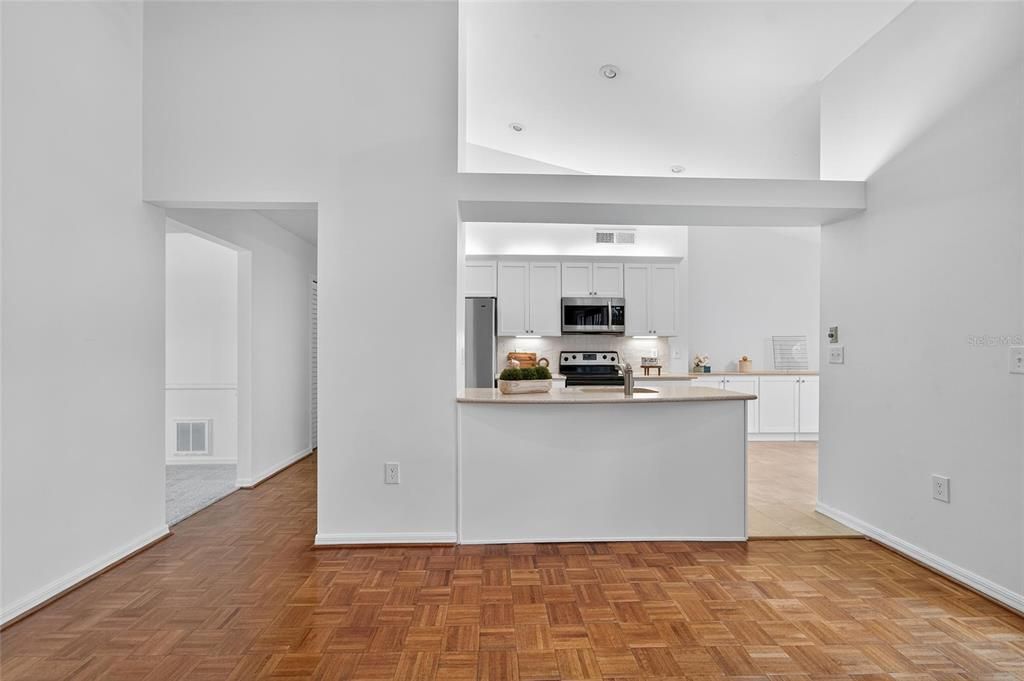 Activo con contrato: $630,000 (4 camas, 3 baños, 2240 Pies cuadrados)