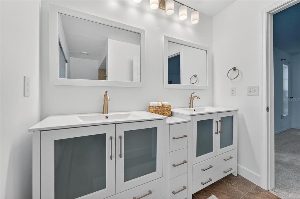 Activo con contrato: $630,000 (4 camas, 3 baños, 2240 Pies cuadrados)