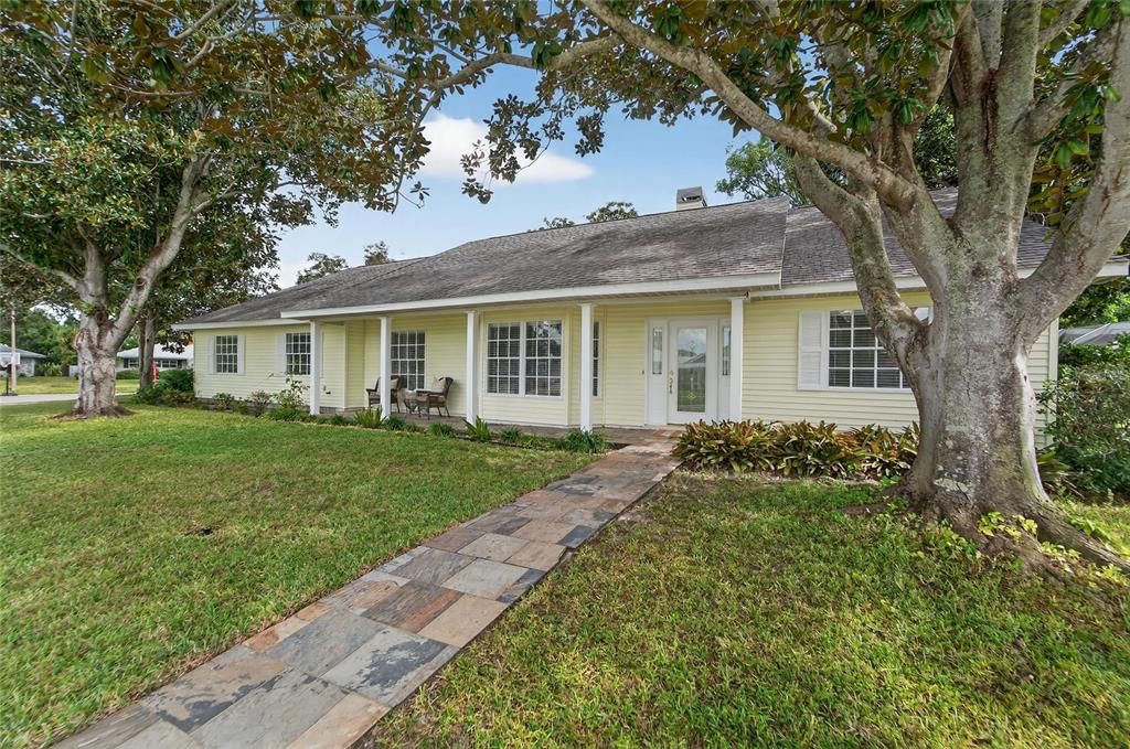 Activo con contrato: $630,000 (4 camas, 3 baños, 2240 Pies cuadrados)