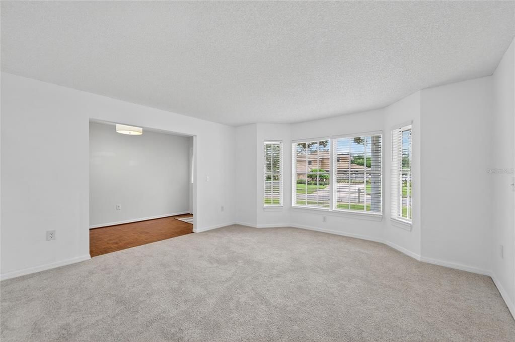 Activo con contrato: $630,000 (4 camas, 3 baños, 2240 Pies cuadrados)