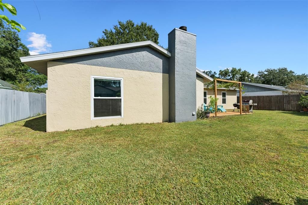 Active With Contract: $442,000 (3 beds, 2 baths, 1688 Square Feet)