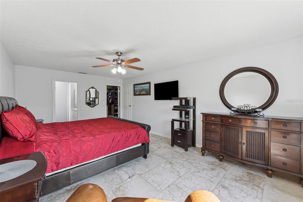 Active With Contract: $442,000 (3 beds, 2 baths, 1688 Square Feet)