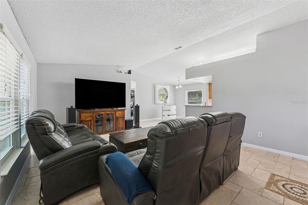 Active With Contract: $442,000 (3 beds, 2 baths, 1688 Square Feet)