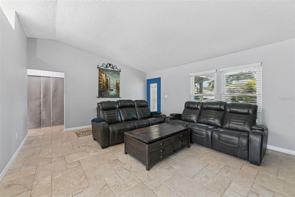 Active With Contract: $442,000 (3 beds, 2 baths, 1688 Square Feet)