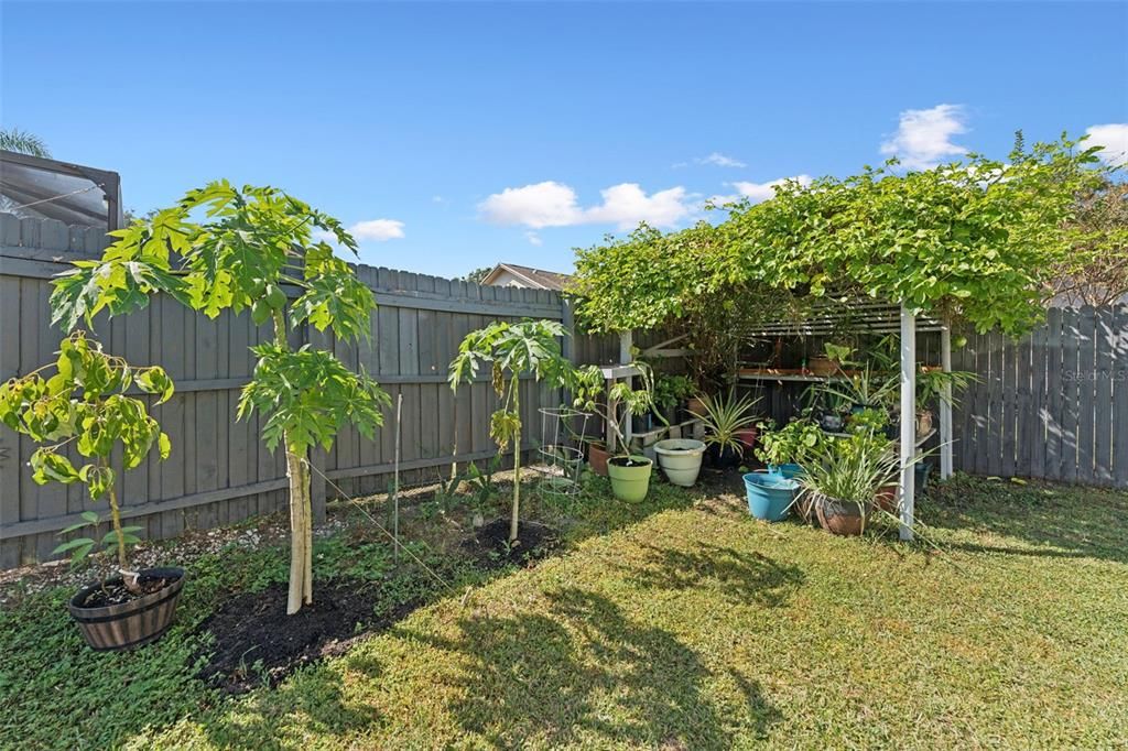 Active With Contract: $442,000 (3 beds, 2 baths, 1688 Square Feet)