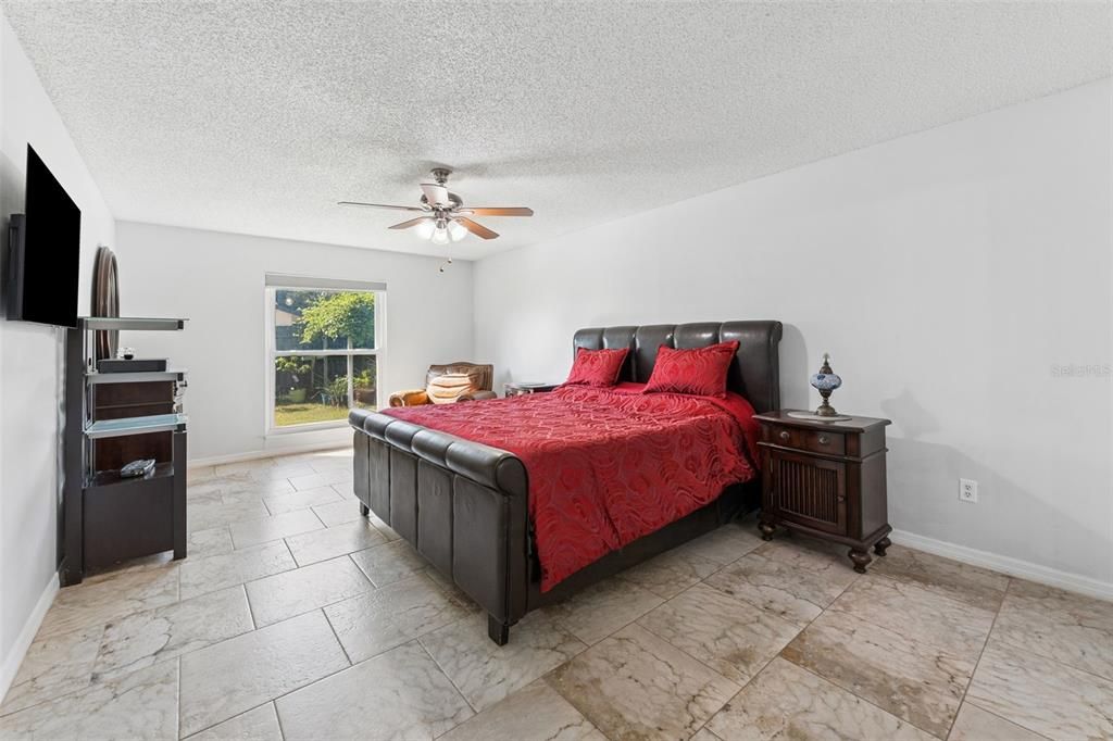 Active With Contract: $442,000 (3 beds, 2 baths, 1688 Square Feet)