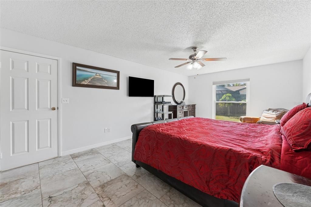 Active With Contract: $442,000 (3 beds, 2 baths, 1688 Square Feet)