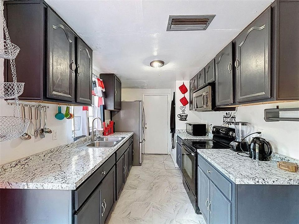 Active With Contract: $315,000 (4 beds, 2 baths, 1088 Square Feet)