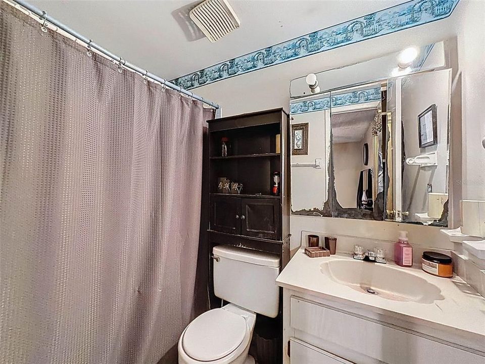 Active With Contract: $315,000 (4 beds, 2 baths, 1088 Square Feet)