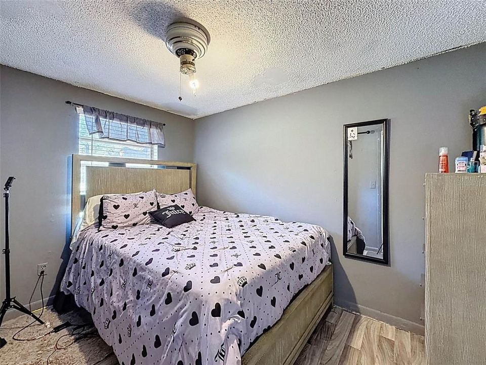 Active With Contract: $315,000 (4 beds, 2 baths, 1088 Square Feet)