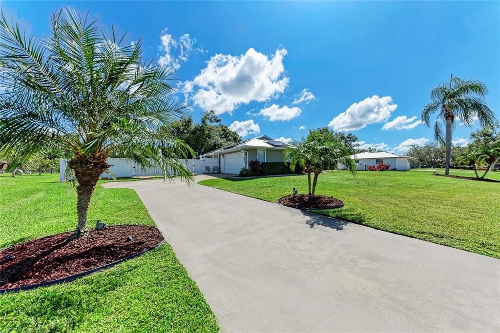 合同活跃: $799,000 (3 贝兹, 2 浴室, 1877 平方英尺)