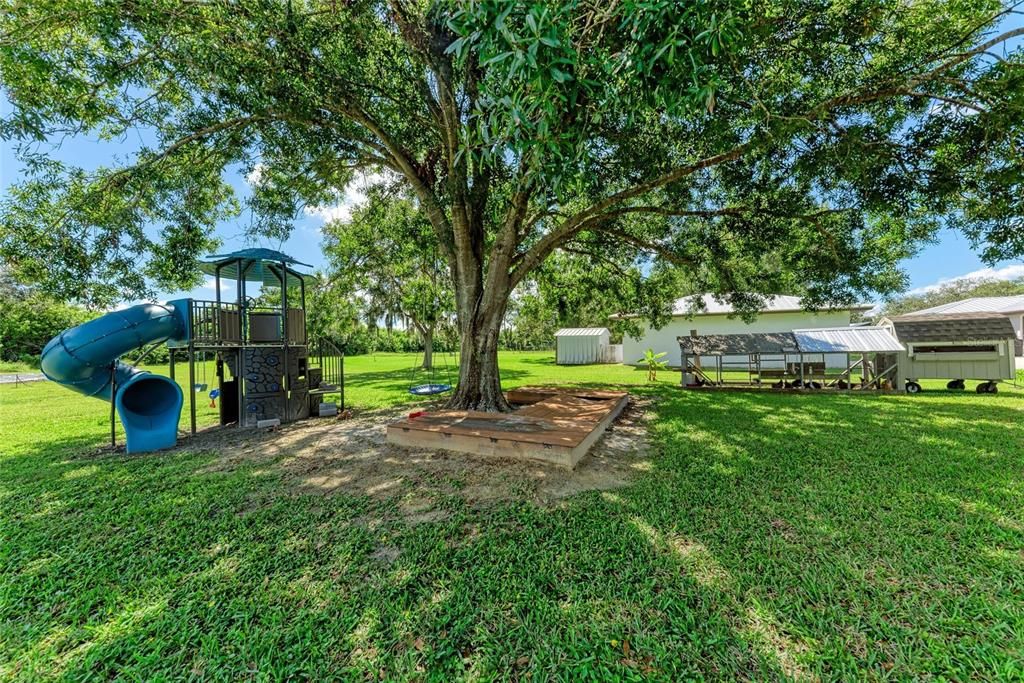 合同活跃: $799,000 (3 贝兹, 2 浴室, 1877 平方英尺)