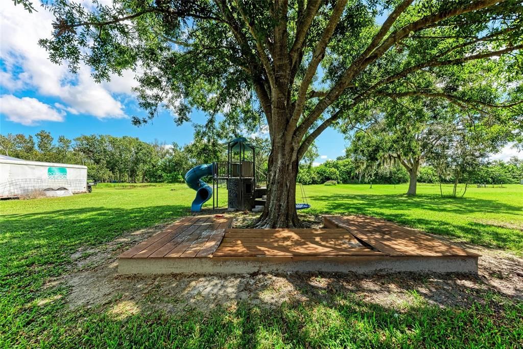 合同活跃: $799,000 (3 贝兹, 2 浴室, 1877 平方英尺)