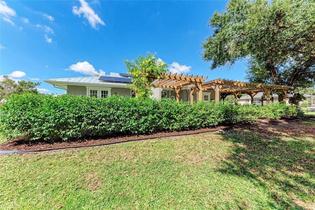 合同活跃: $799,000 (3 贝兹, 2 浴室, 1877 平方英尺)