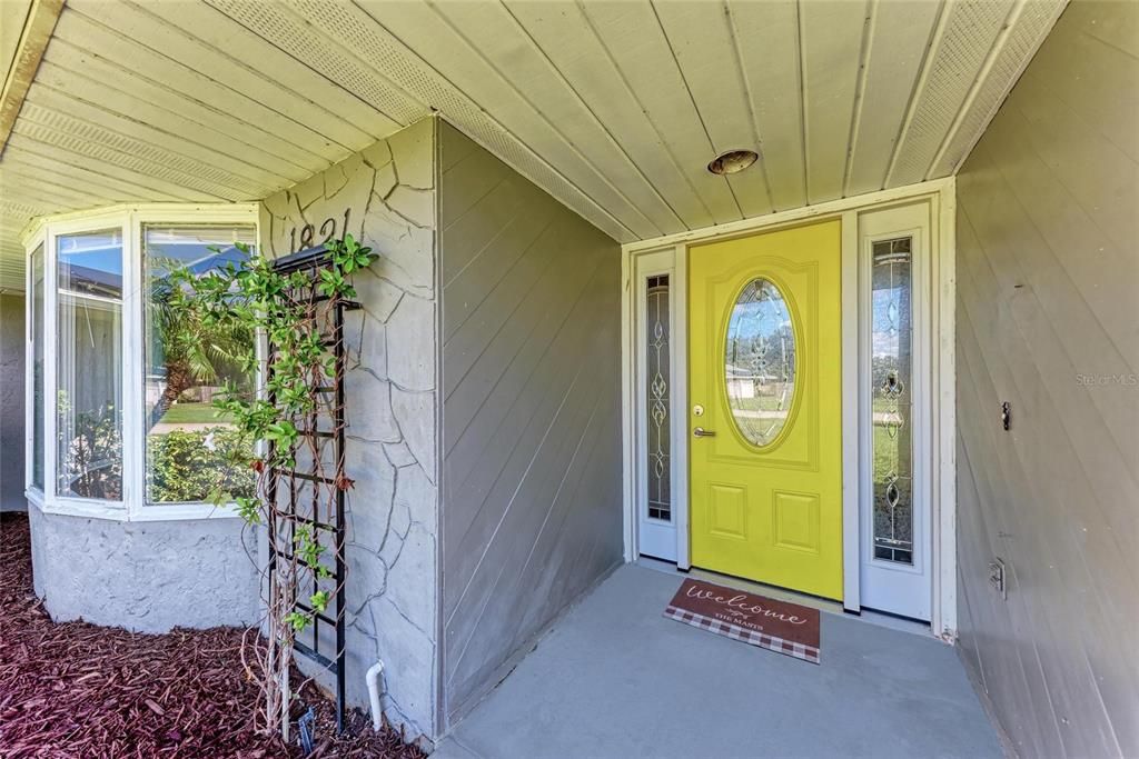 合同活跃: $799,000 (3 贝兹, 2 浴室, 1877 平方英尺)