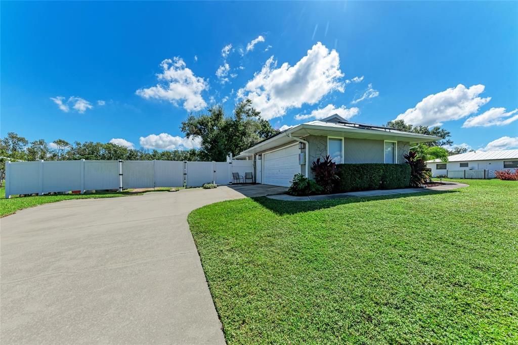 合同活跃: $799,000 (3 贝兹, 2 浴室, 1877 平方英尺)