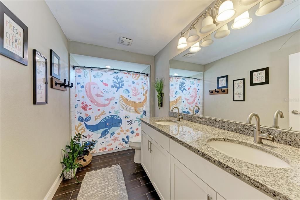 合同活跃: $799,000 (3 贝兹, 2 浴室, 1877 平方英尺)