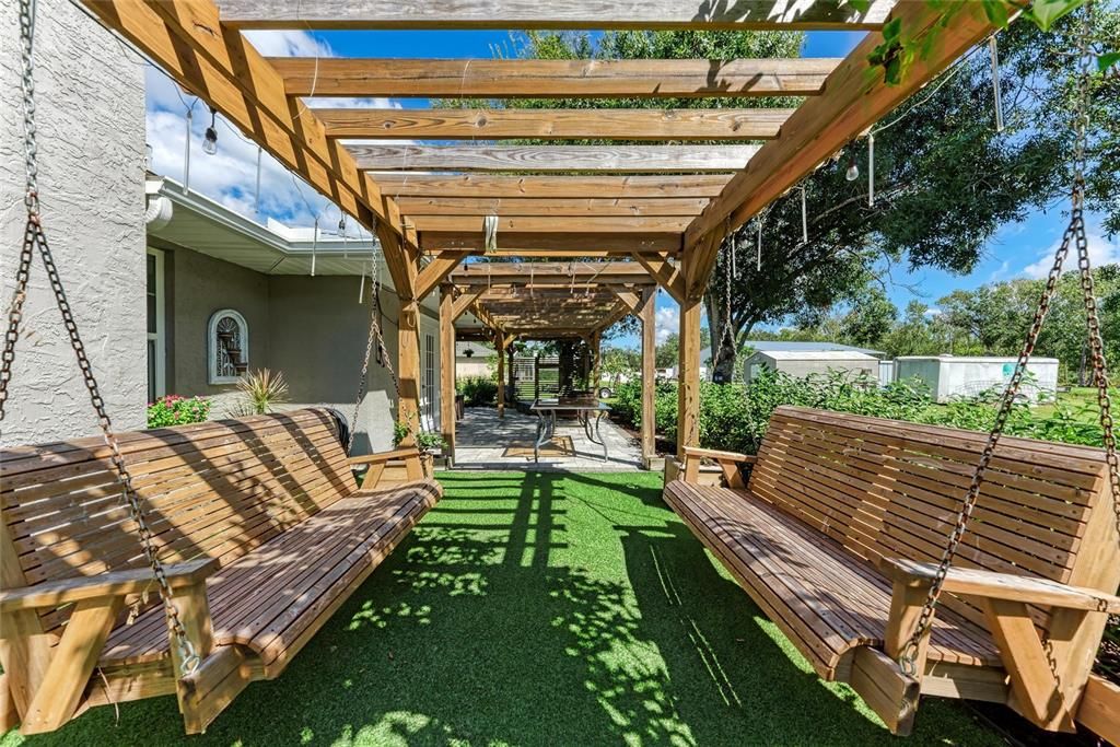 合同活跃: $799,000 (3 贝兹, 2 浴室, 1877 平方英尺)