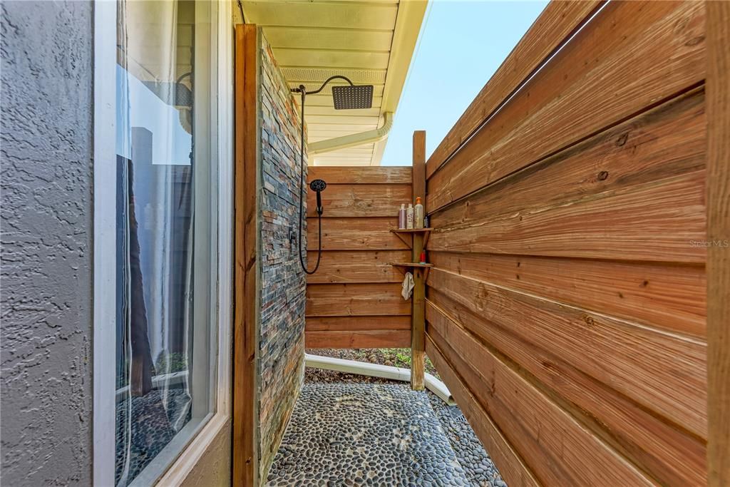 合同活跃: $799,000 (3 贝兹, 2 浴室, 1877 平方英尺)