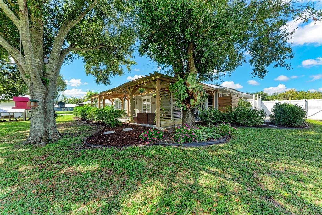 合同活跃: $799,000 (3 贝兹, 2 浴室, 1877 平方英尺)