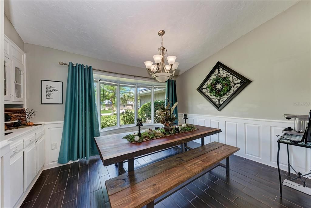 合同活跃: $799,000 (3 贝兹, 2 浴室, 1877 平方英尺)