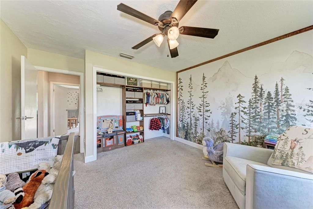 合同活跃: $799,000 (3 贝兹, 2 浴室, 1877 平方英尺)