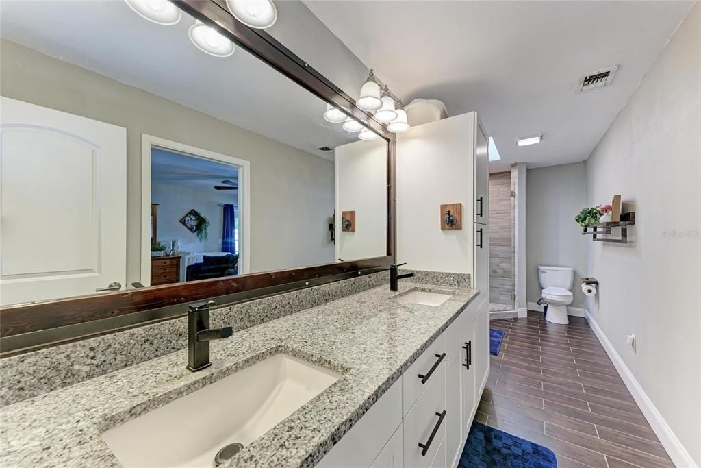 合同活跃: $799,000 (3 贝兹, 2 浴室, 1877 平方英尺)