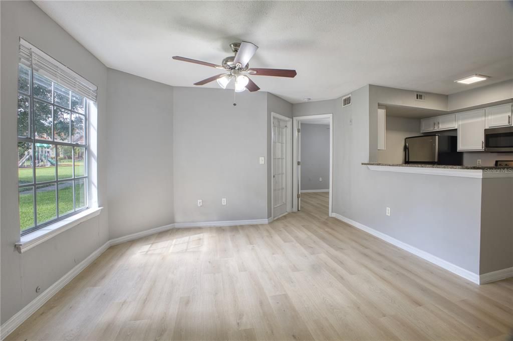 Под контрактом: $1,500 (2 спален, 2 ванн, 967 Квадратных фут)