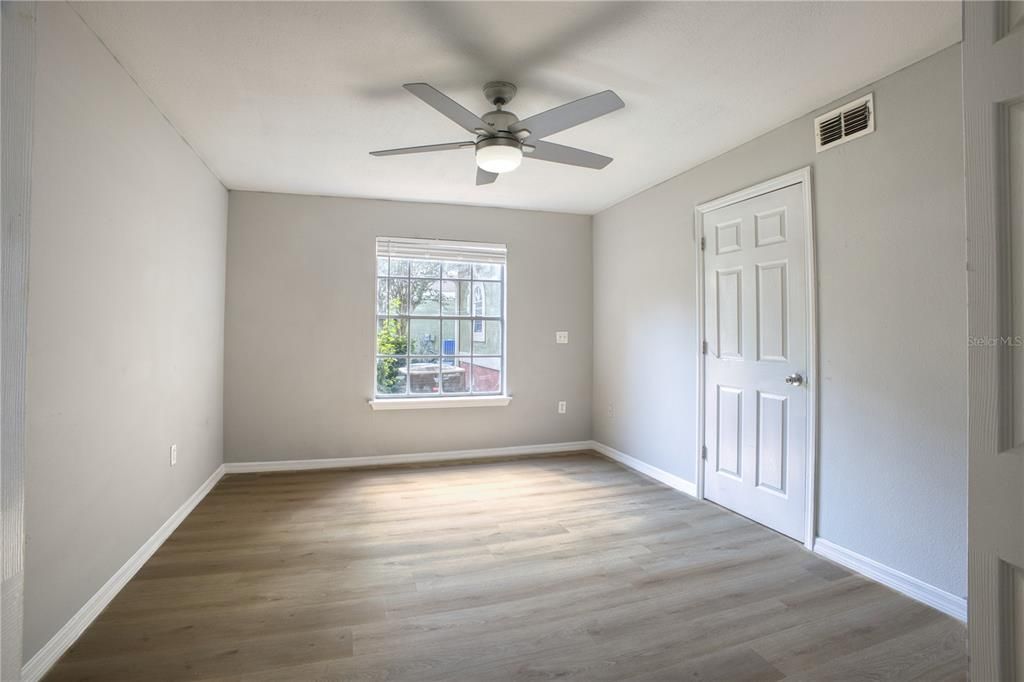 Под контрактом: $1,500 (2 спален, 2 ванн, 967 Квадратных фут)