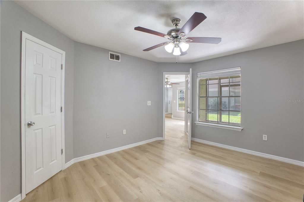 Под контрактом: $1,500 (2 спален, 2 ванн, 967 Квадратных фут)