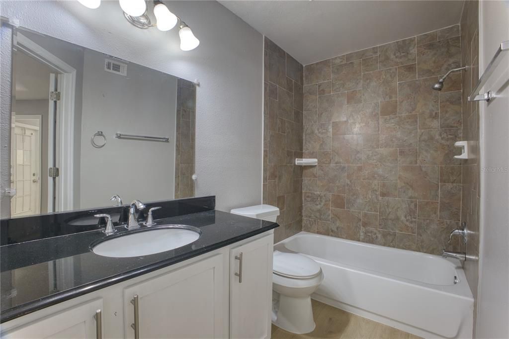 Под контрактом: $1,500 (2 спален, 2 ванн, 967 Квадратных фут)